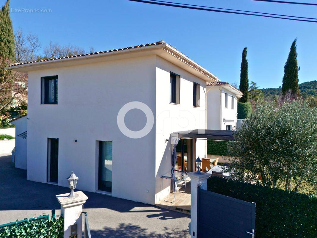 Maison à MONTAUROUX