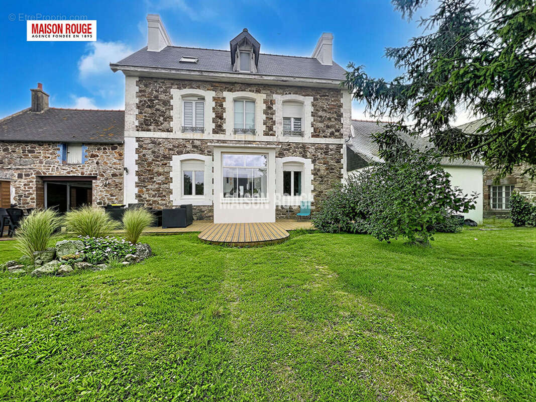 Maison de caractère en pierre au coeur du Vivier-sur-Mer - photo 2
