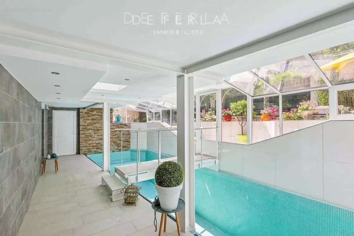 Propriété d’exception avec piscine intérieure à proximité des bords de Marne - photo 2