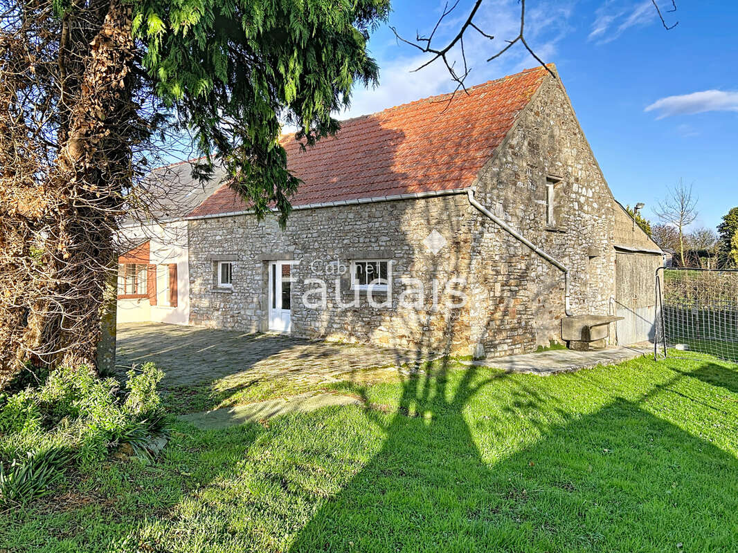 Maison à LES MOITIERS-D'ALLONNE