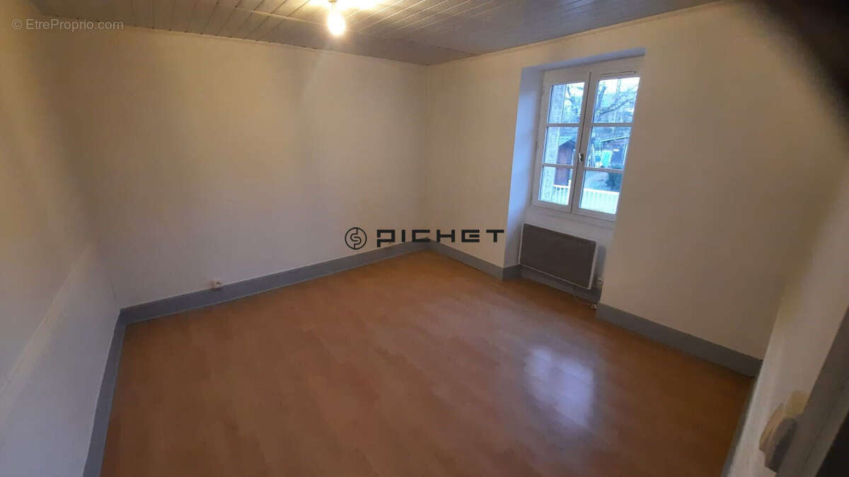 Appartement à ALLASSAC