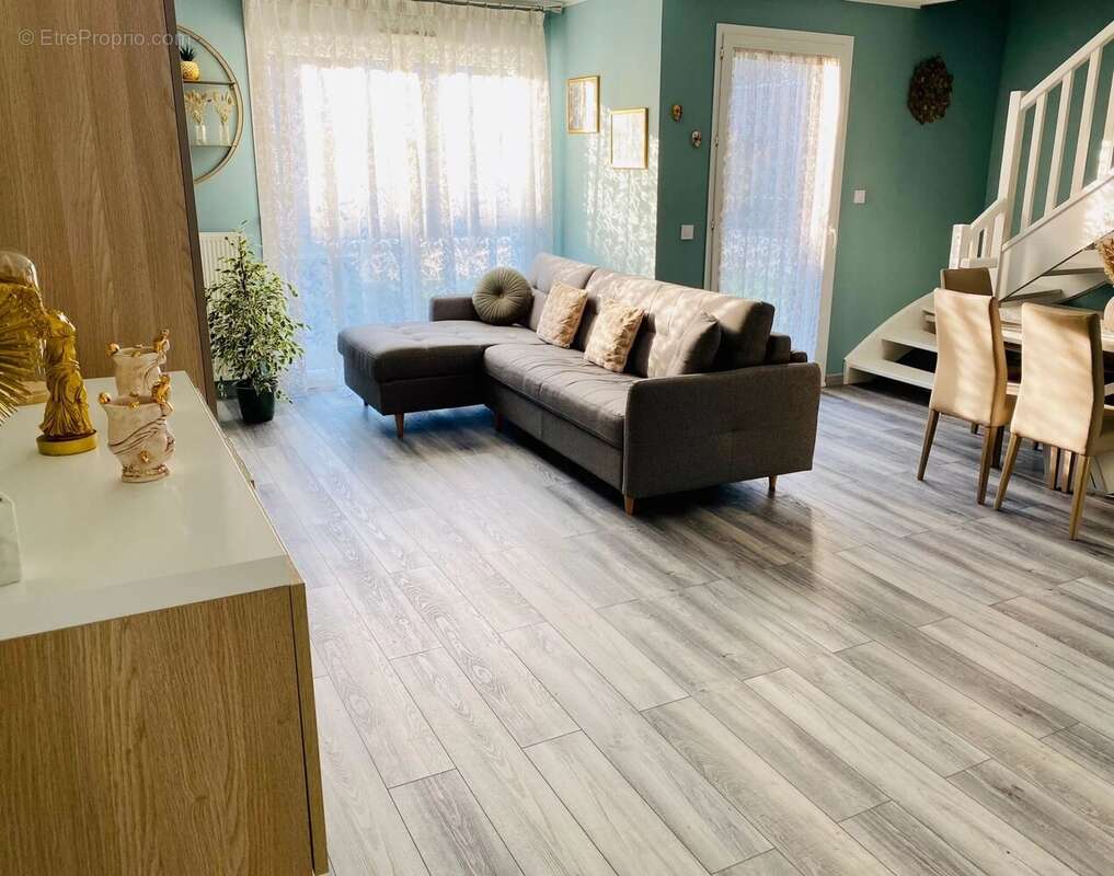 Appartement à VILLENEUVE-LE-ROI