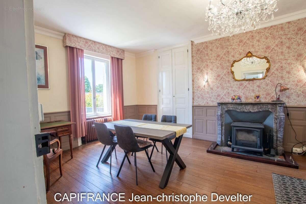 Maison bourgeoise à vendre 4 chambres SAINT DENIS DE GASTINES (53) sur terrain de 5 400 m2 - photo 6