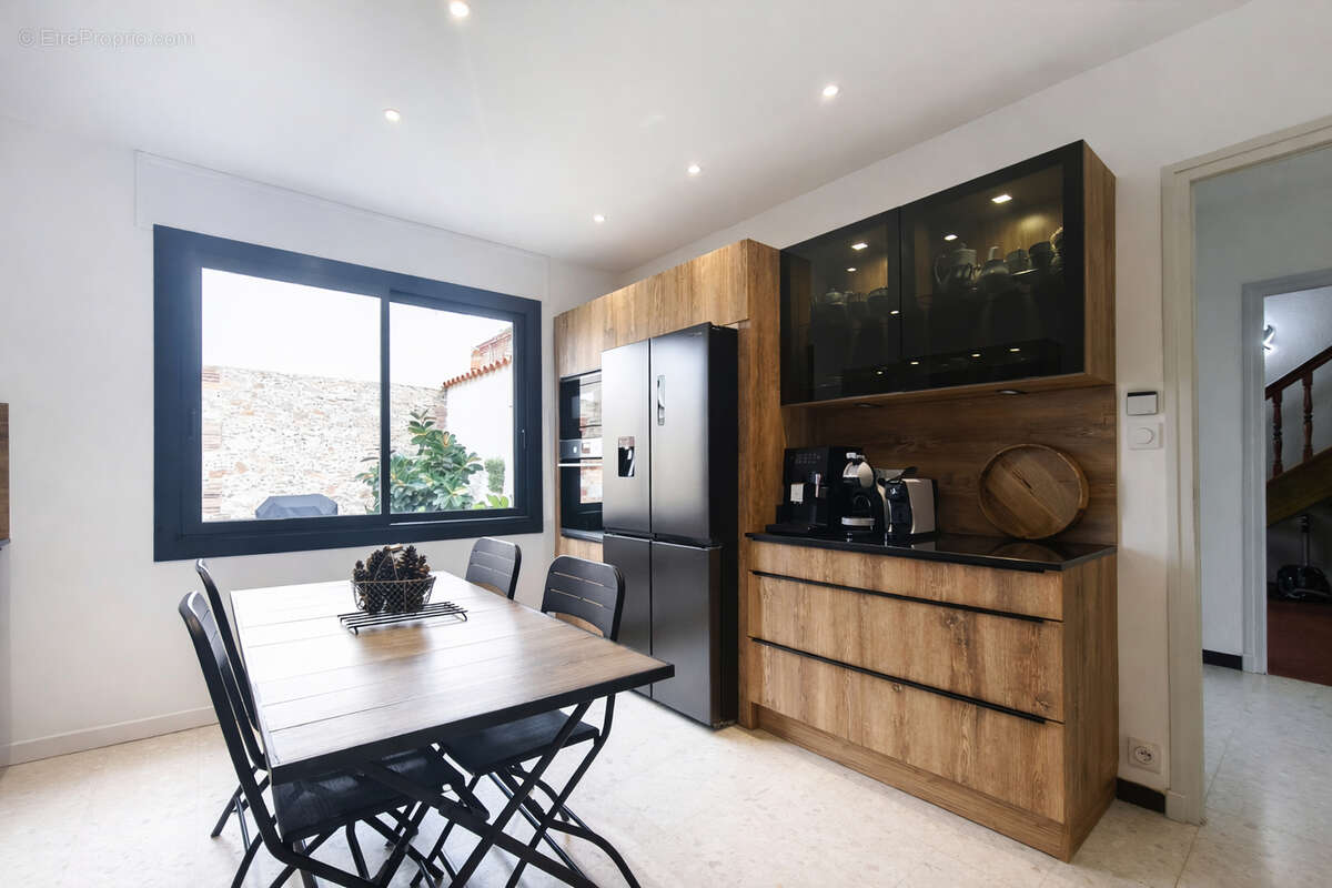 Maison à SAINT-LAURENT-DE-LA-SALANQUE