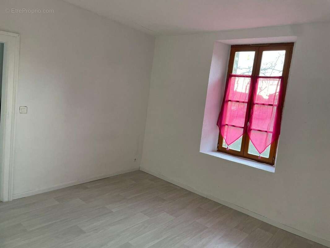 Maison à THORIGNY-SUR-OREUSE