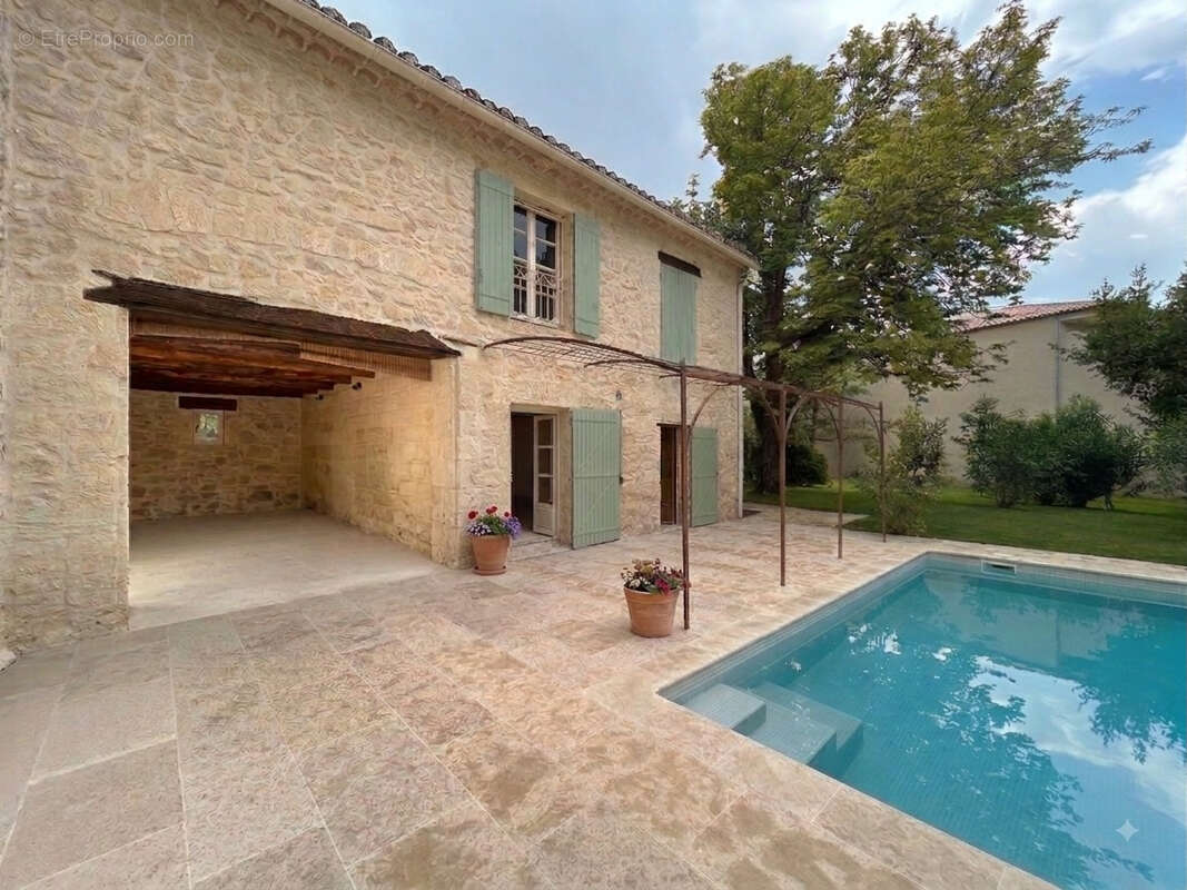 Uzès Centre Mas de caractère du XVIIIe siècle avec piscine chauffée et parc arboré - photo 2