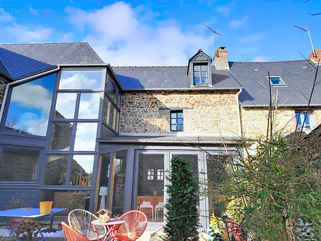 Maison à COMBOURG