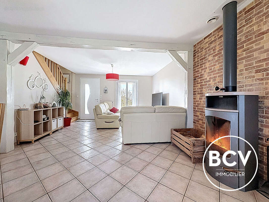 Maison à FONTAINE-LA-GUYON