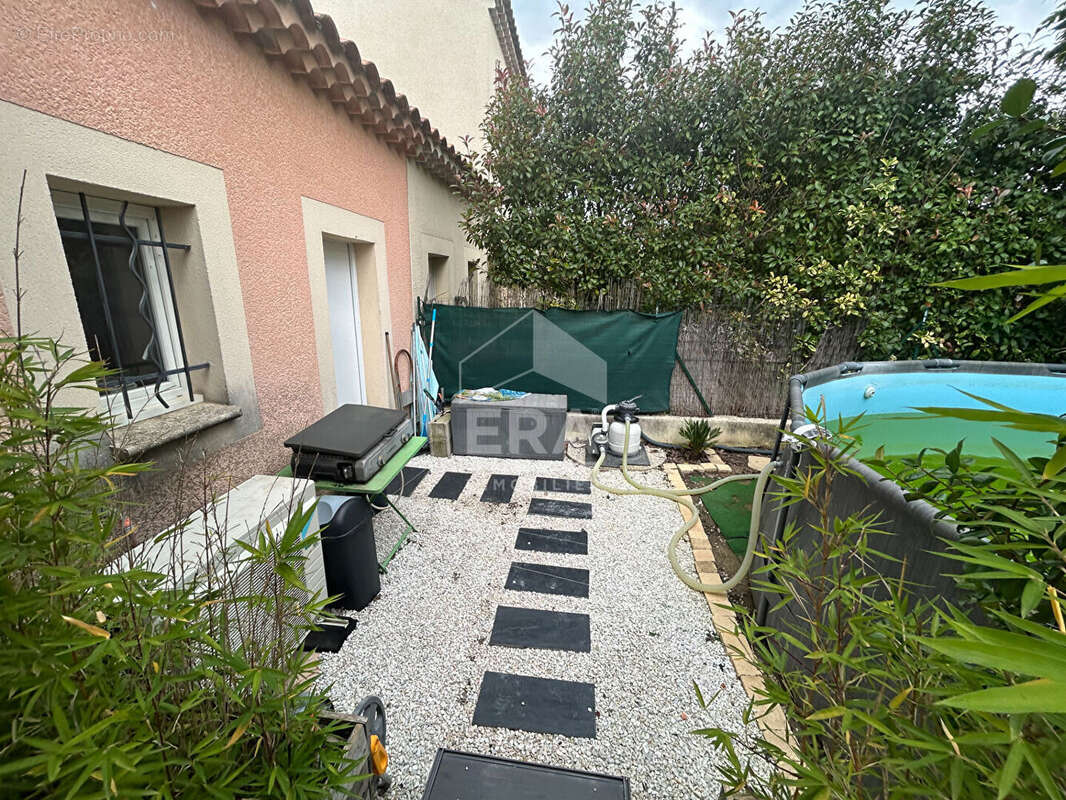 Maison à ENTRAIGUES-SUR-LA-SORGUE