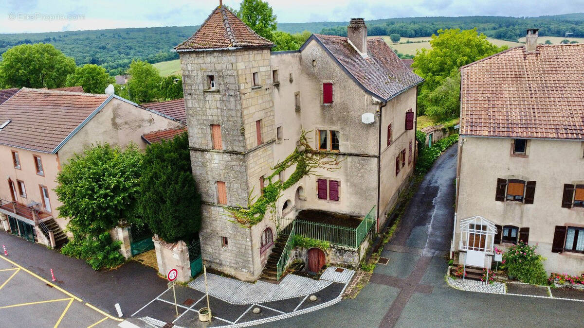 Maison à GRANGES-LE-BOURG