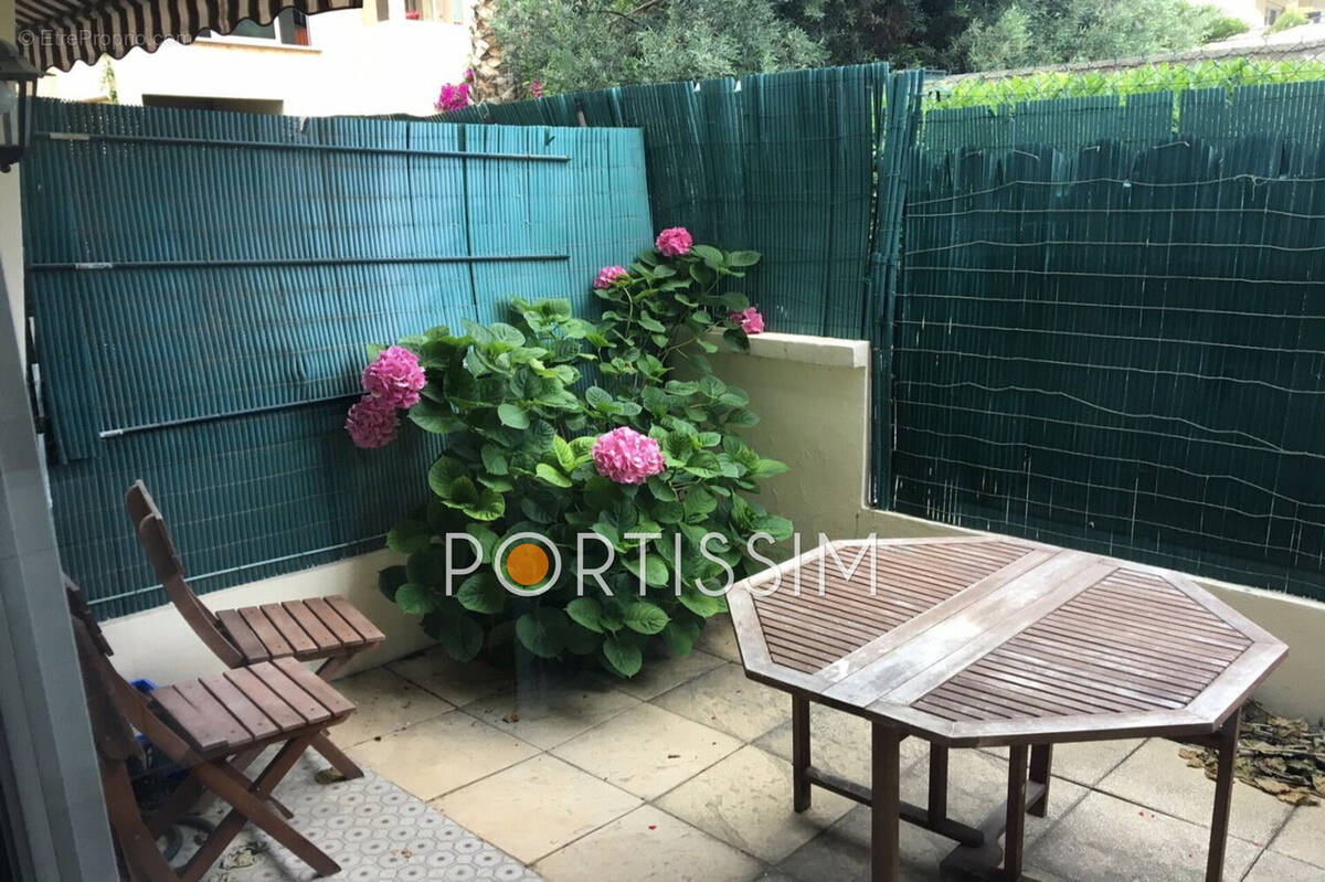 Appartement à SAINT-LAURENT-DU-VAR