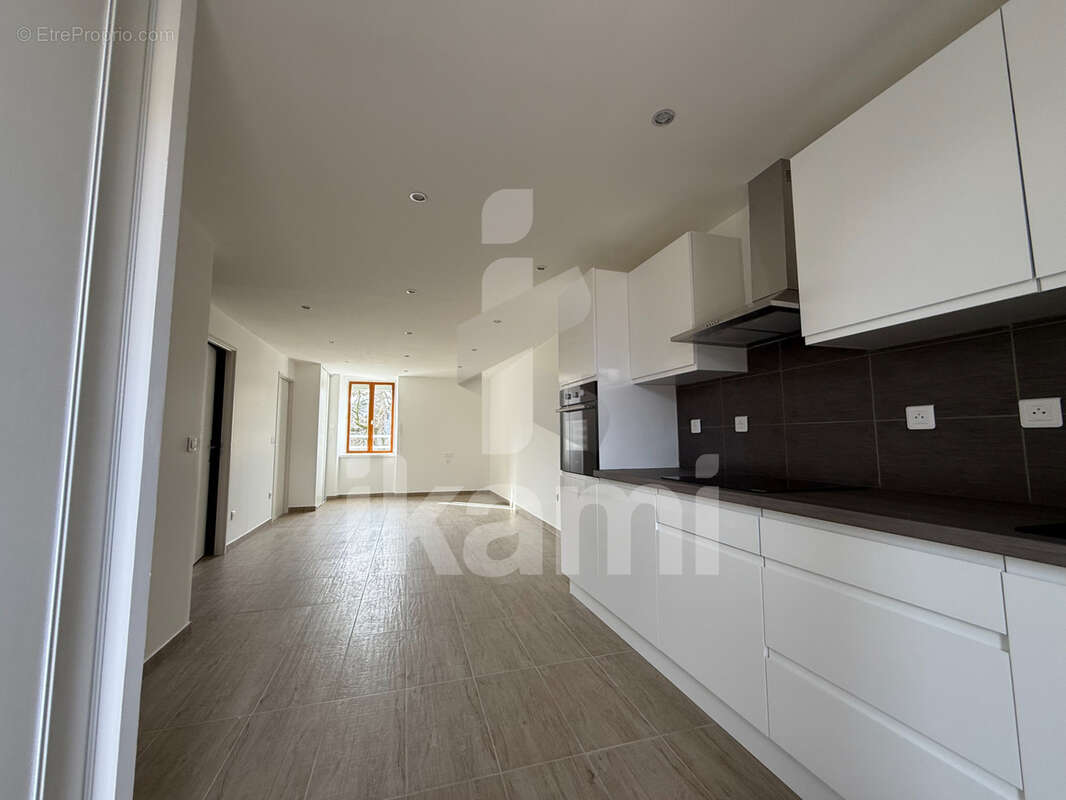 Appartement lumineux 2 chambres avec balcon dans un secteur calme et recherché   entièrement rénové - photo 2