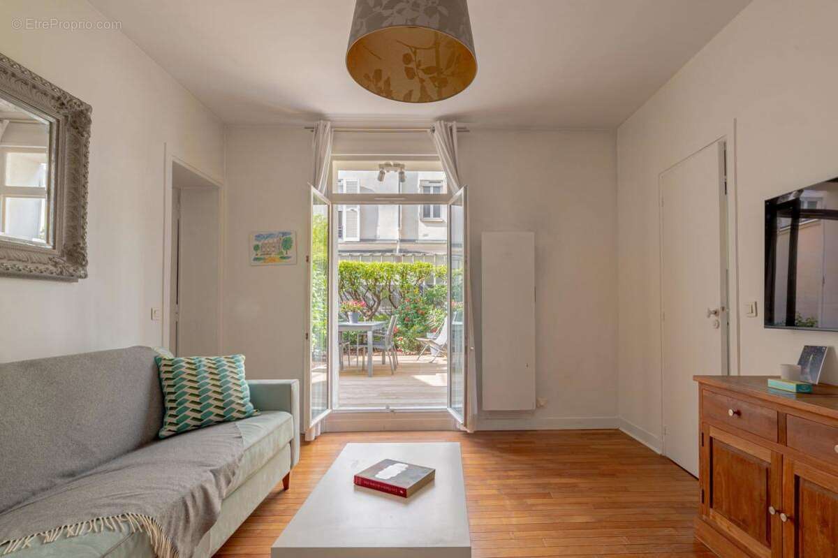 Appartement à PARIS-16E