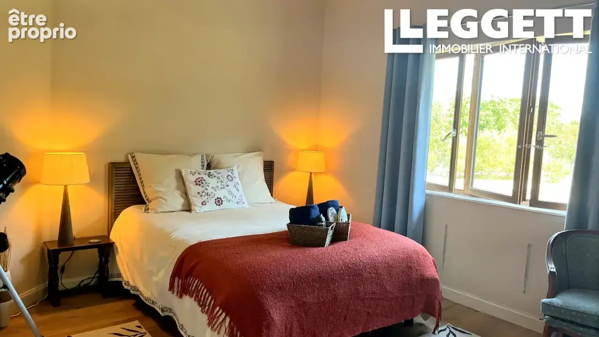 Maison de 4 chambres en plein pied sur 9300m² de terrain avec piscine et terrasse - photo 8