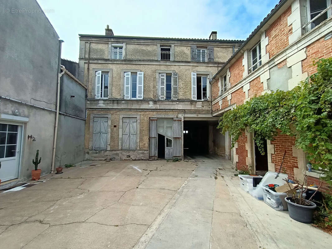 Appartement à TONNAY-CHARENTE