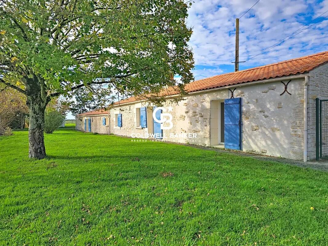 Maison à CHAMPAGNE-LES-MARAIS