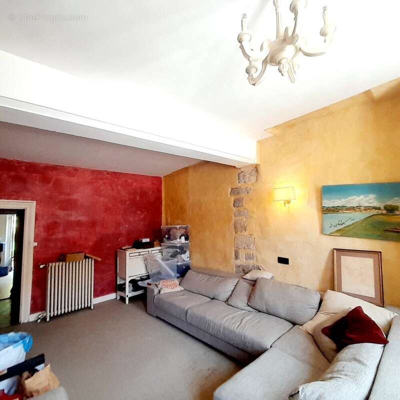 Maison à VILLENEUVE-SUR-YONNE