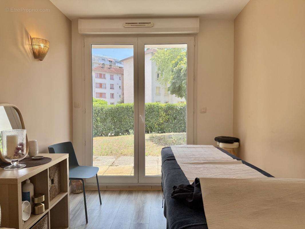 Dijon Bourroches – T4 en rez-de-jardin avec double potentiel : cabinet professionnel ou habitation - photo 9