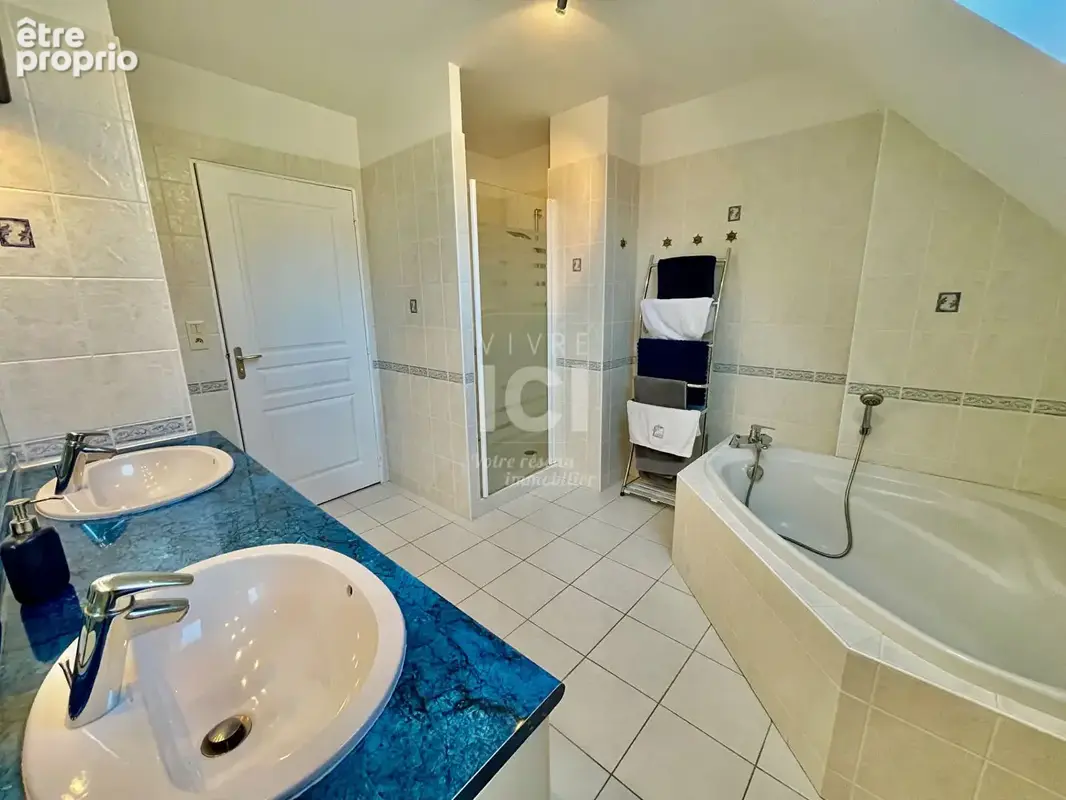 DEMEURE - La Chapelle Sur Erdre - 8 chambres - 311m² - photo 15
