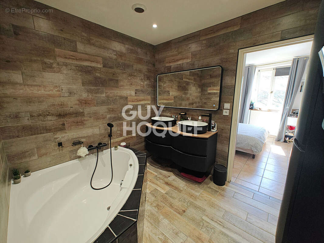 Maison de village de 158 m² à Saint-Genis-l'Argentière - photo 5