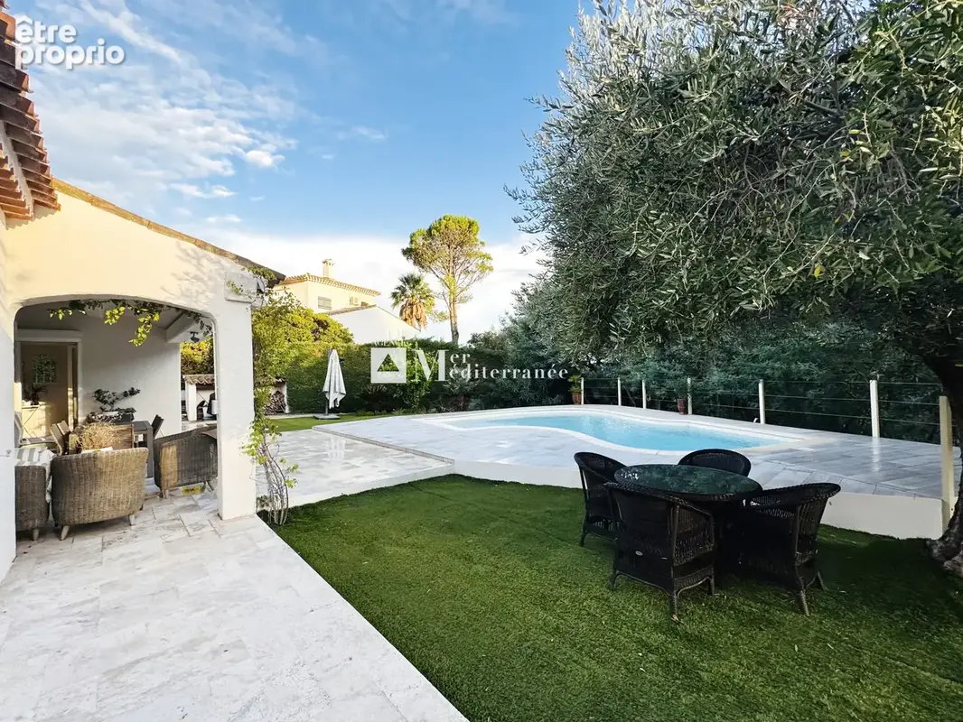EN EXCLUSIVITÉ - Aux Issambres : Villa rénovée avec piscine, proche de la plage - Possibilité d’agrandissement - photo 4