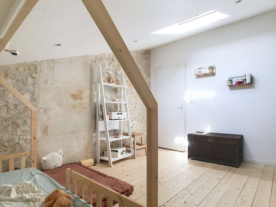 Maison à ROULLET-SAINT-ESTEPHE