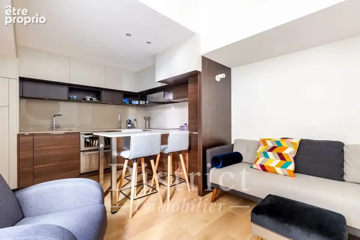 Exclusivité - Ile Saint-Louis. Un appartement de 40m² en excellent état. Plan parfait et 3,80m sous plafond! - photo 2