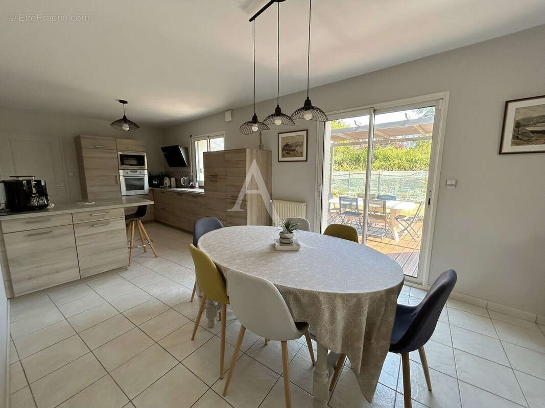 Maison familiale d'environ 179 m² en plein coeur de Saint-André-des-Eaux - photo 5