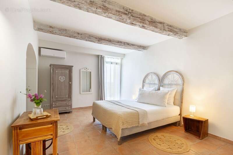 Maison de caractère (près de 320 m2, 5 chambres) avec cour intérieure, piscine & appartement indépendant (près de 135 m2, 2 cham - photo 18