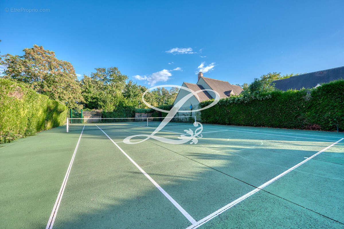 Maison à LE MESNIL-LE-ROI