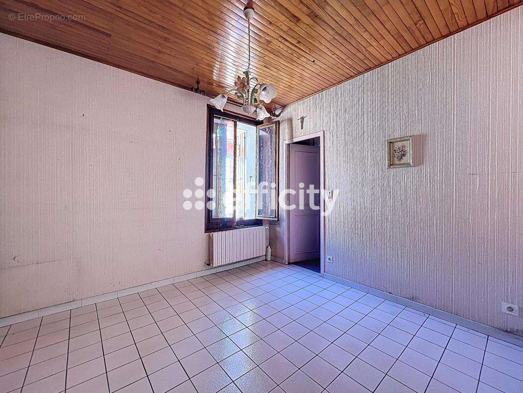 Maison à LA ROCHE-SUR-FORON