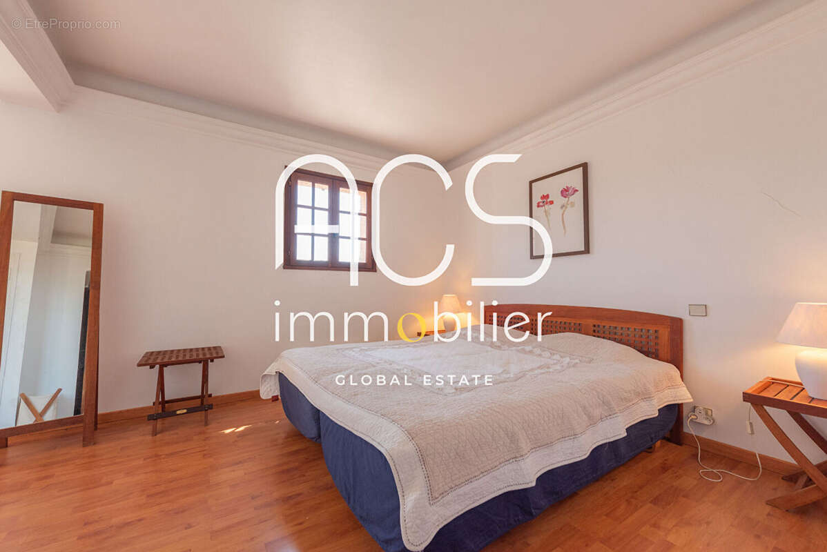 Maison à LES ISSAMBRES