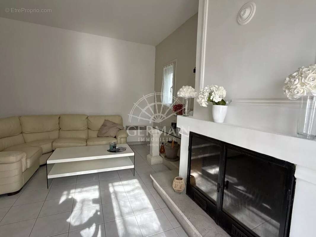 Maison à L'ISLE-SUR-LA-SORGUE