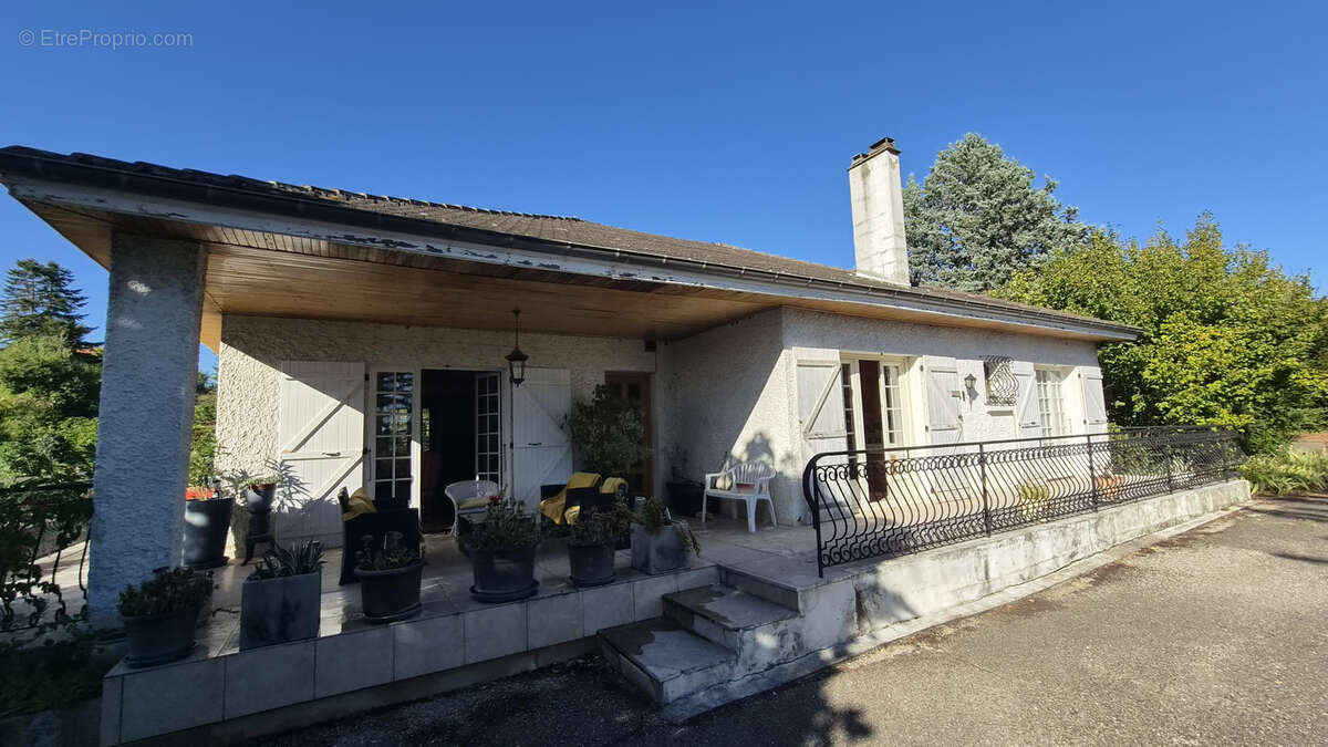 Hières-sur-Amby - Maison d'habitation 5 pièces sur sous-sol complet édifiée sur 1670 m2 de terrain - photo 2