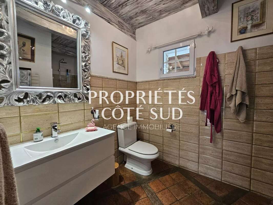 Maison à SAINT-LAURENT-DES-ARBRES