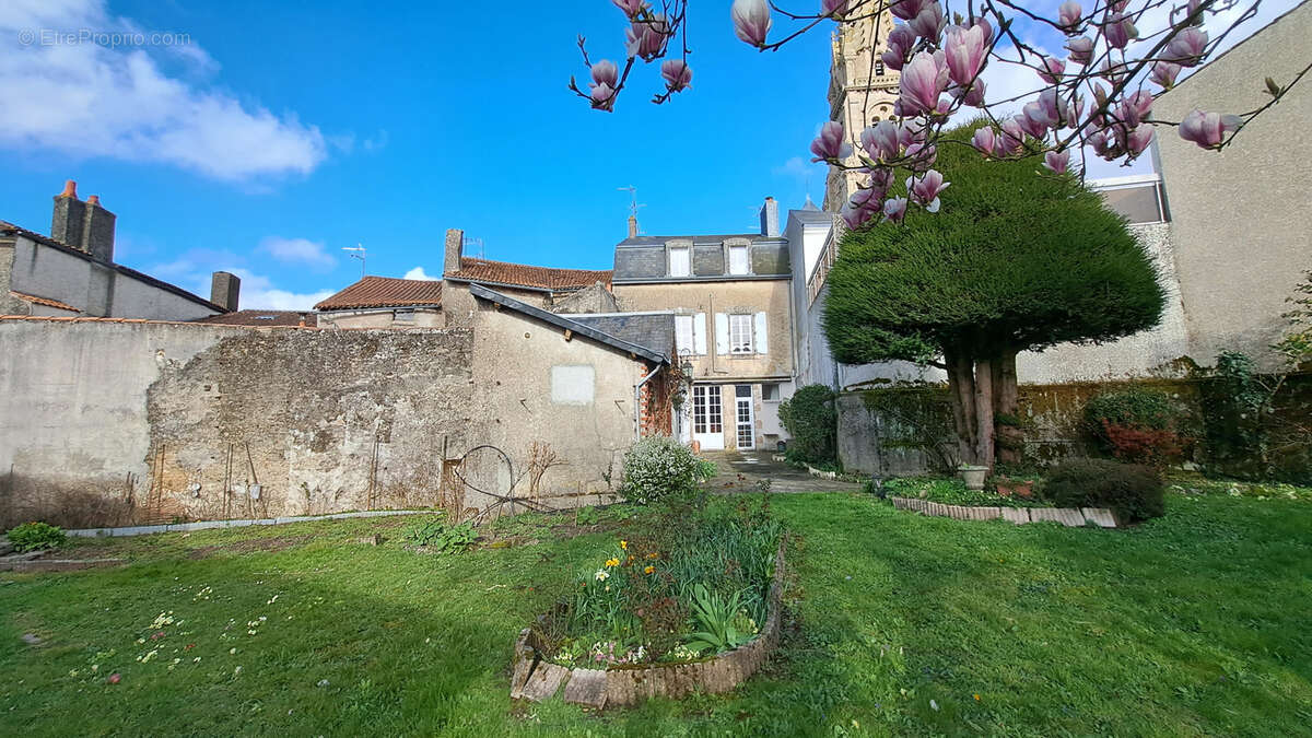 Maison à PARTHENAY