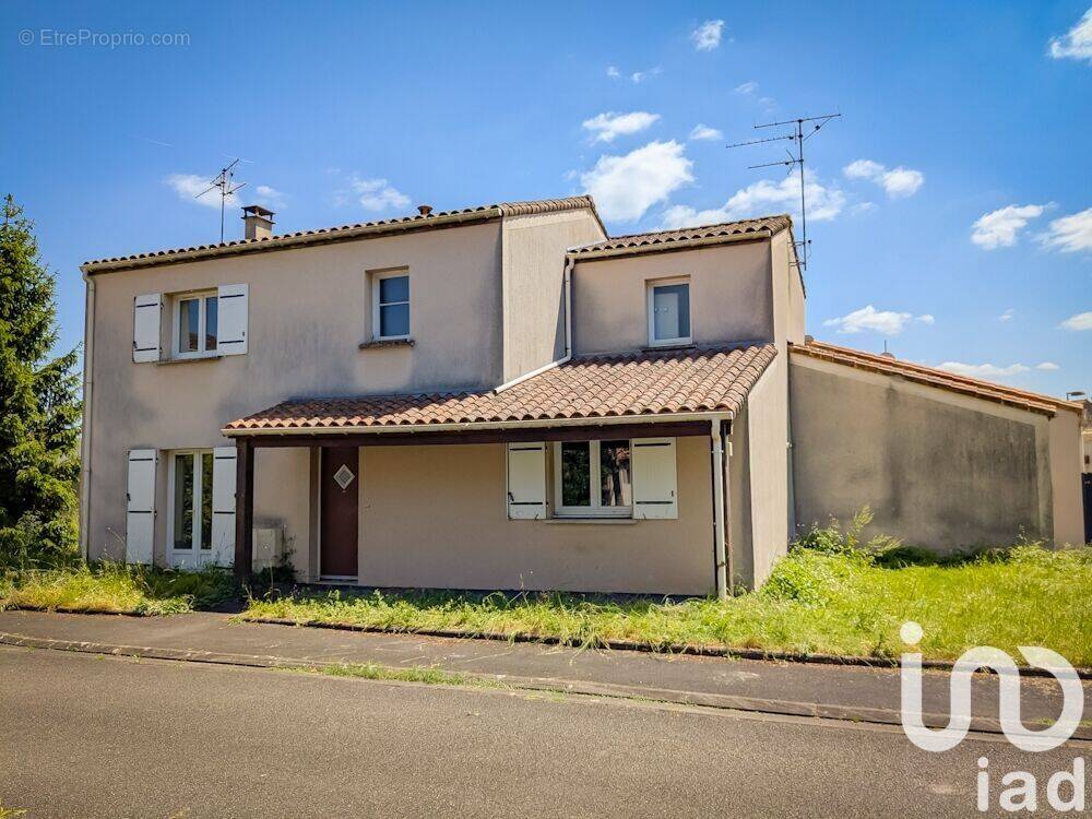Photo 1 - Maison à RUELLE-SUR-TOUVRE
