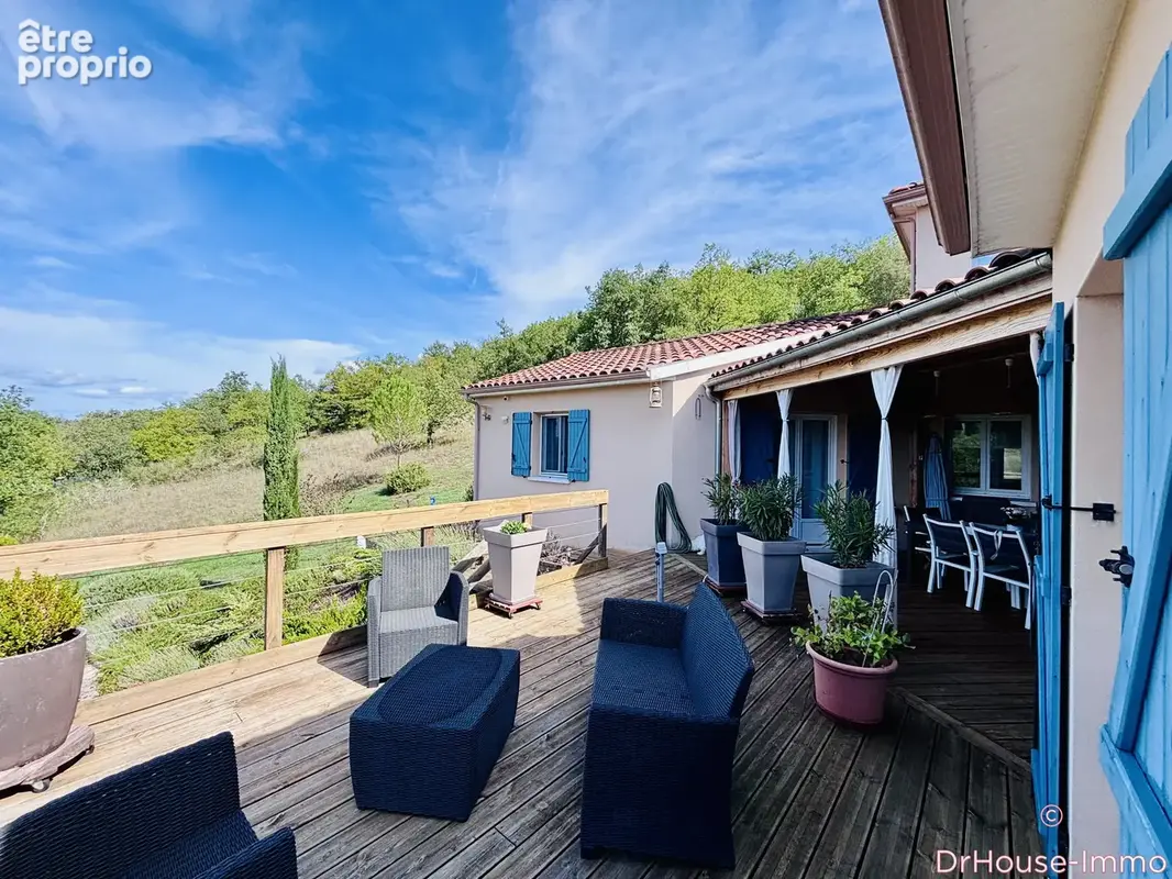 Maison 5 pièces 136 m² à vendre à Saint-Julien-De-Lampon (24370) - photo 2