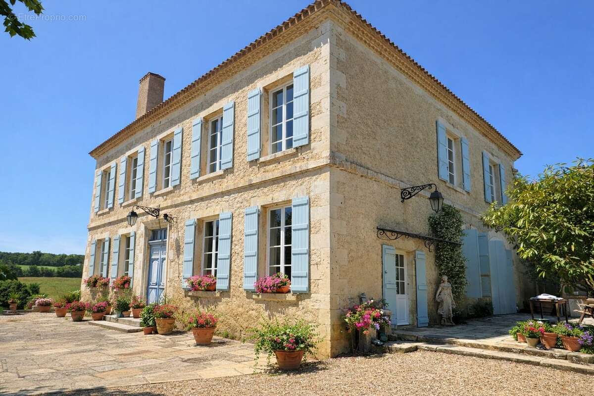 Maison à CASTERA-VERDUZAN