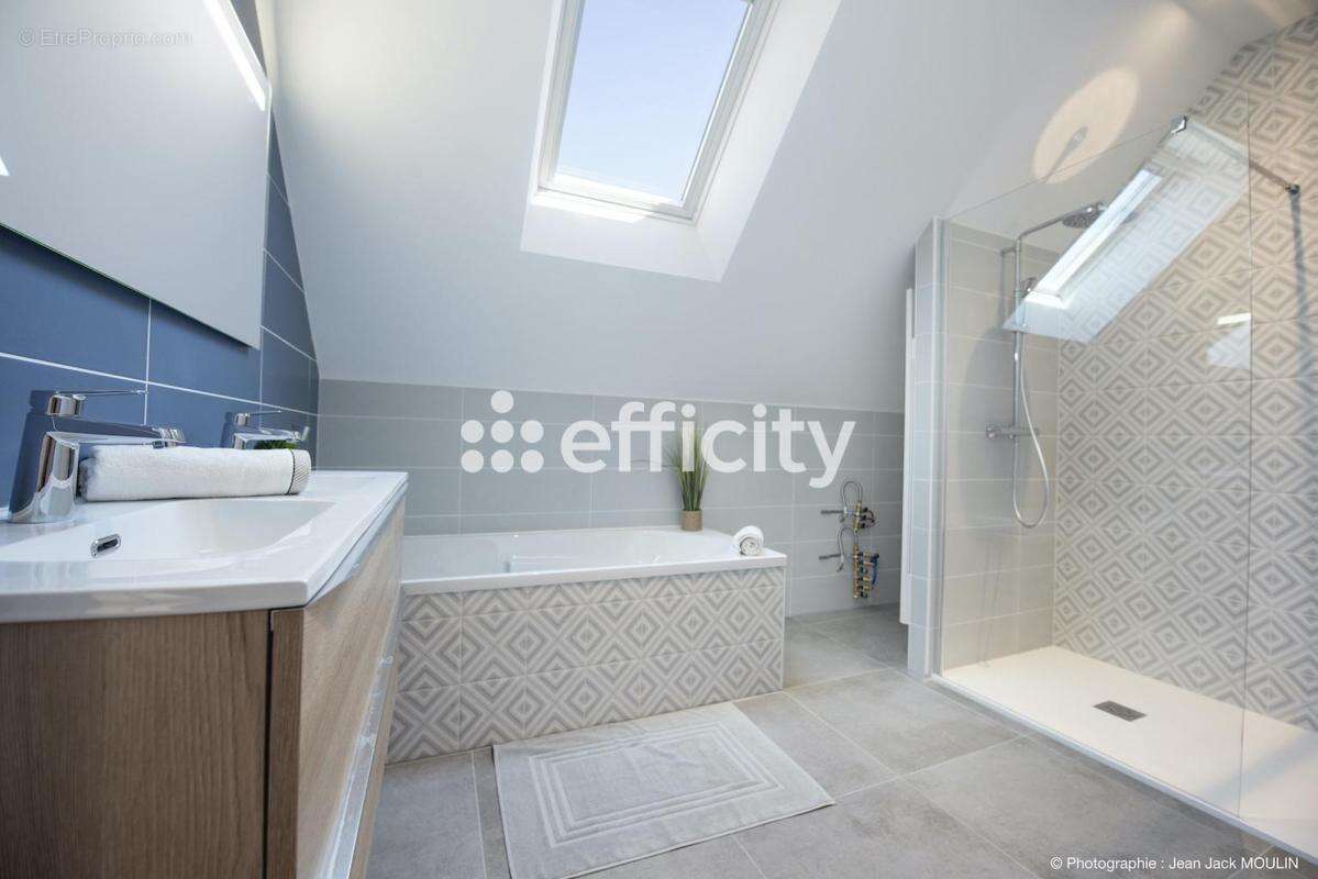 Maison à LE POULIGUEN