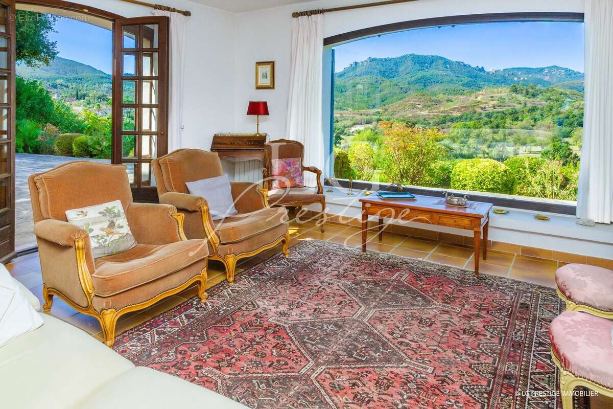 Maison à MANDELIEU-LA-NAPOULE