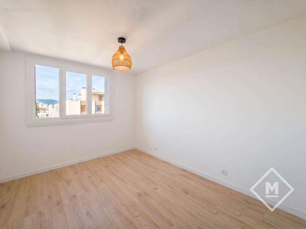 Appartement 3 Pièces Lumineux Dernier Étage Marseille 4ème Quartier Chartreux à 210 000€ FAI - photo 9
