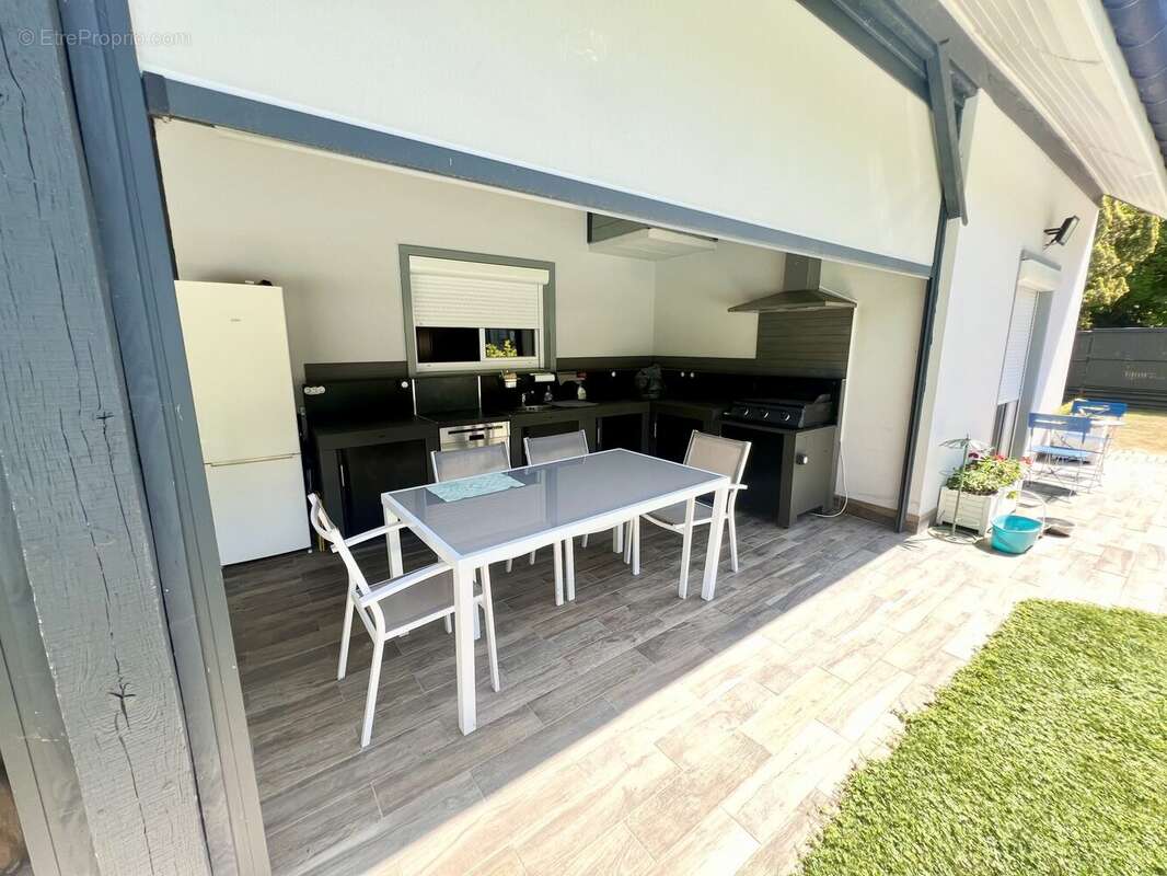 Maison 196 m² à Lumigny-Nesles-Ormeaux  - photo 6
