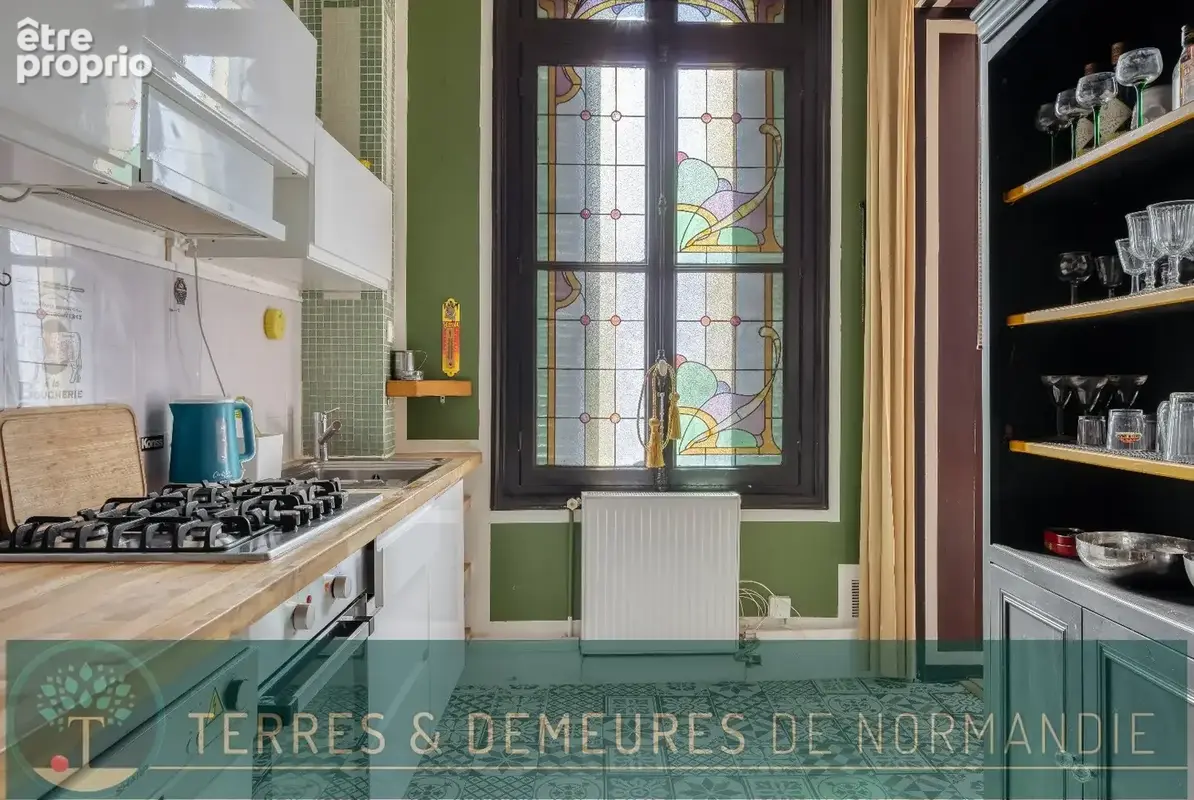 À proximité immédiate du centre-ville de Dieppe, élégant appartement de 65,80m² au 1er étage d'une maison de maître édifiée fin  - photo 7
