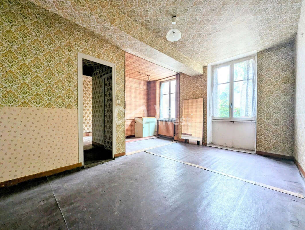 Maison 186 m² à Gannat  - photo 3