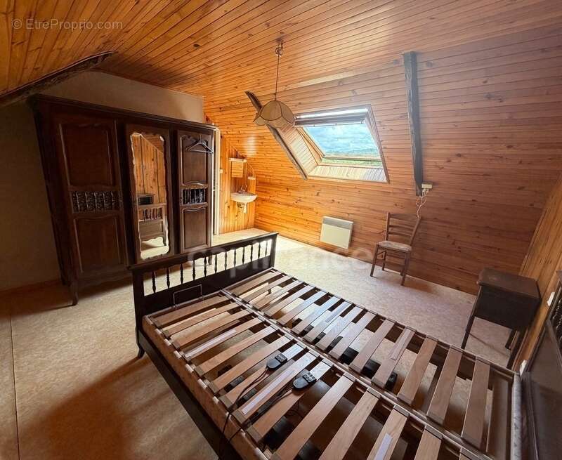 Maison à CHATEAUNEUF-DU-FAOU