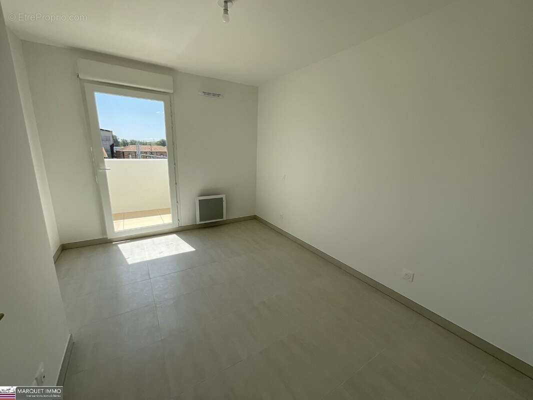APT T4 offrant 91 m² avec terrasse 15 m² et parking privatif au 3° étage avec ascenseur... - photo 6