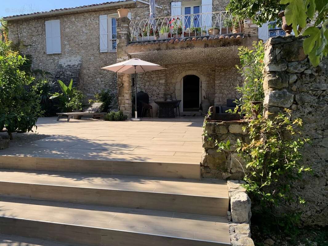 Appartement à ROQUEFORT-LES-PINS