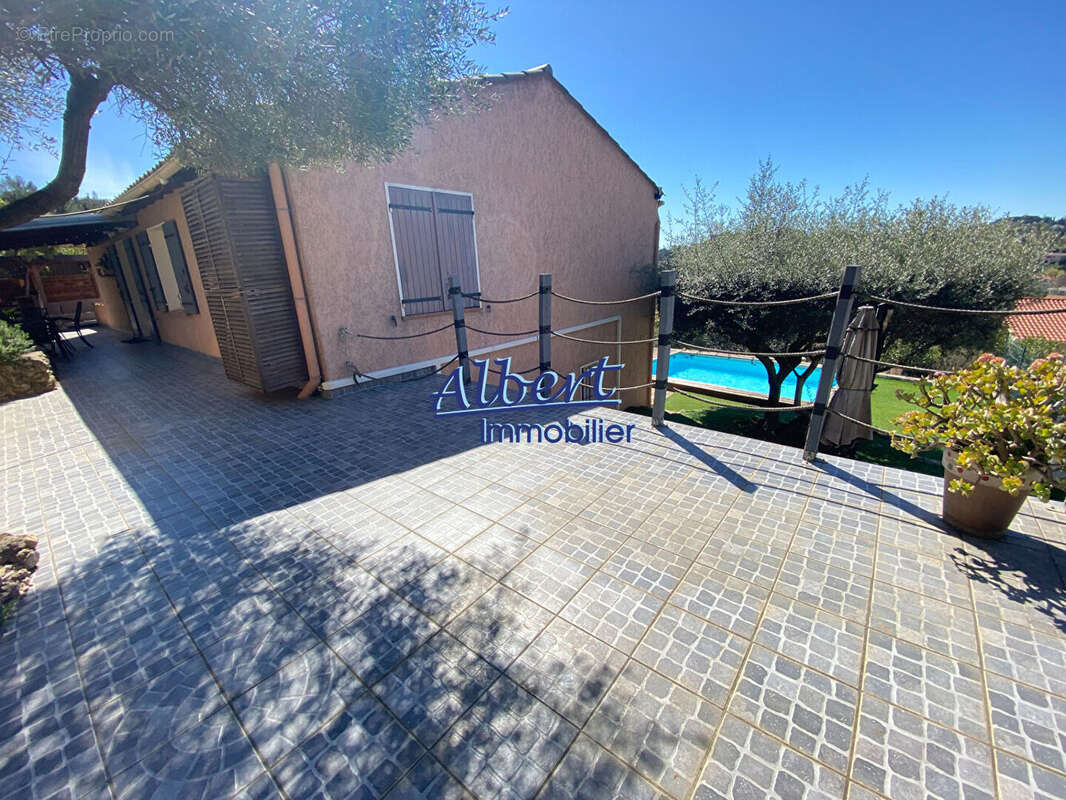 Villa spacieuse à vendre à Ollioules - Calme et confort garantis ! - photo 4