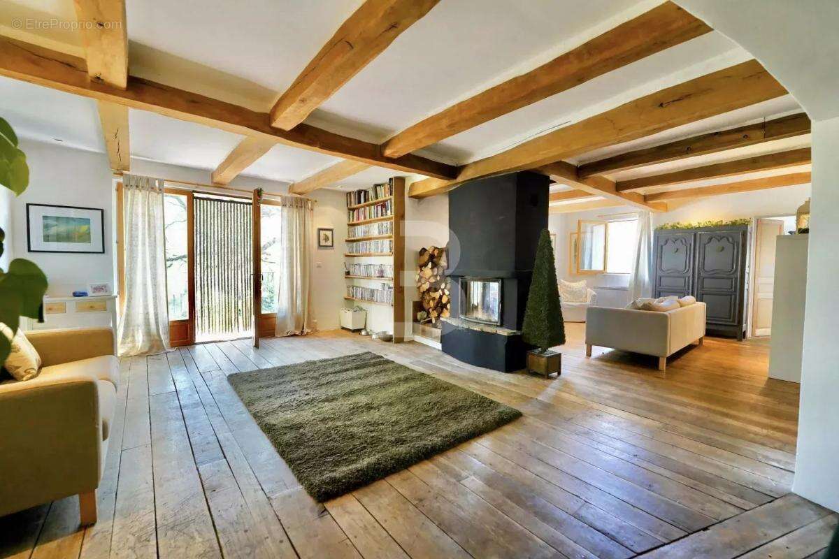 Maison à GREOLIERES